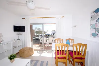 Una televisión o centro de entretenimiento en Vista mar en S'Agaró a 100m de la playa