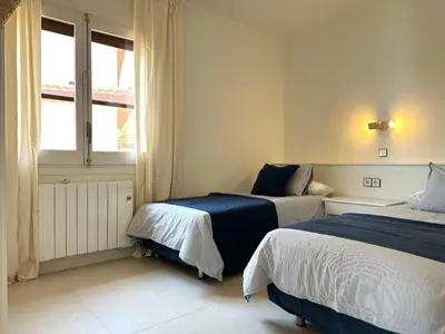 Cama o camas de una habitación en LETS HOLIDAYS Apartment sea views Costa Brava 2