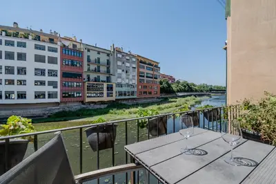 Vista de un río cerca de este apartamento