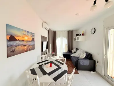 Una televisión o centro de entretenimiento en Sunset View Penthouse Unforgettable Getaway New in Lloret-de-Mar