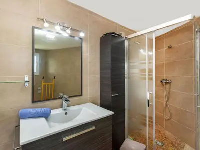 Un baño de Villa Bayside by Interhome