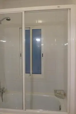 Un baño de ALQUILER PISO BLANES con VISTAS AL MAR