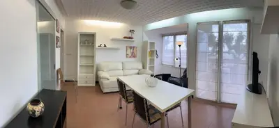 Una cocina o zona de cocina en ALQUILER PISO BLANES con VISTAS AL MAR