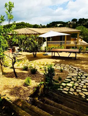 Jardín al aire libre en Villa Can Benet RENT IN BEGUR