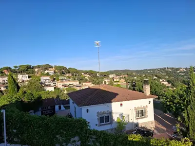Plano de Casa en la montaña cerca del mar