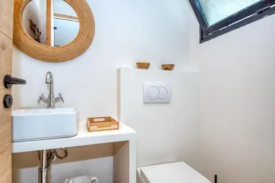 Un baño de Casa de Pescadores con garaje