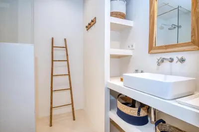 Un baño de Casa de Pescadores con garaje