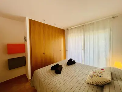 Cama o camas de una habitación en Voramar by Costabravaway