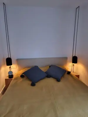 Cama o camas de una habitación en Apartamento NINES moderno y céntrico, en zona tranquila cerca de la playa