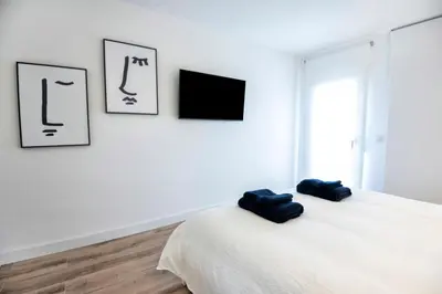 Una televisión o centro de entretenimiento en Amazimg apartment at 200m from the beach