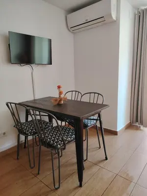 Una televisión o centro de entretenimiento en Apartamento centrico en Calella