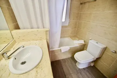 Un baño de V&V LLORET- Villa Violetes