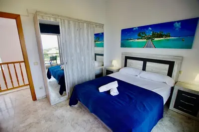 Cama o camas de una habitación en V&V LLORET- Villa Violetes
