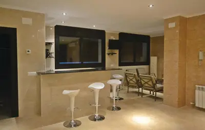 Una televisión o centro de entretenimiento en Lovely Home In Santa Susanna With Wifi