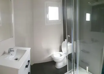 Un baño de Apartment 3 minutes from the beach and train station on foot
