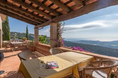 Paisaje cerca de esta villa
