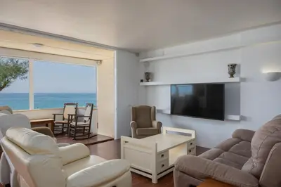 Una televisión o centro de entretenimiento en Flateli Sant Antoni 7
