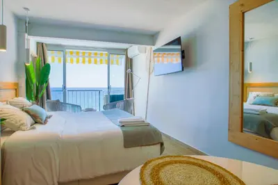 Cama o camas de una habitación en Lemon Beach Boutique Studio