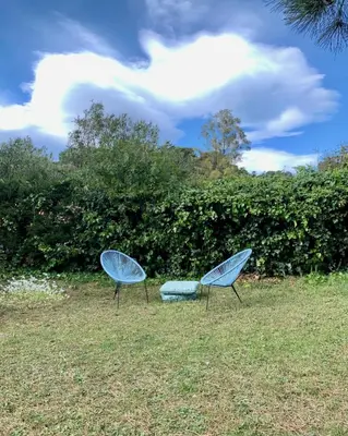 Jardín al aire libre en Casita rústica con jardín y piscina