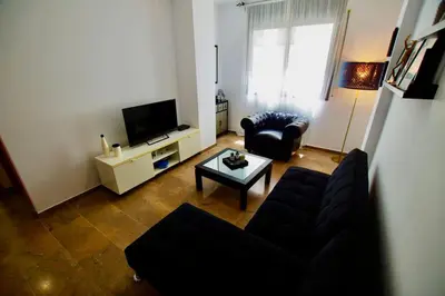Una televisión o centro de entretenimiento en V&V LLORET- Apartamento Bella