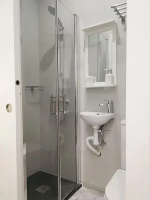Un baño de Habitación Sa Palomera con baño privado a 2 min del mar
