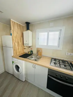 Una cocina o zona de cocina en Piso con jardín, de Playa Fenals