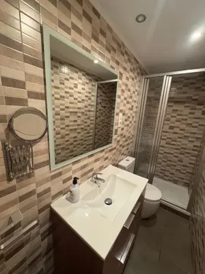 Un baño de Piso con jardín, de Playa Fenals