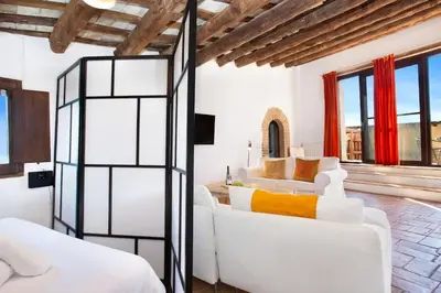 Cama o camas de una habitación en Casa Torre Cruilles Big, Stylish, Modernized 'Castle' Prime Costa Brava with AC