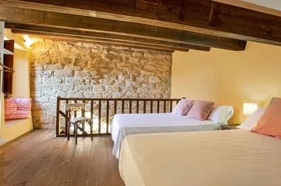 Cama o camas de una habitación en 'La Petita' Cruilles Costa Brava Chic Welcoming Cottage Medieval Village