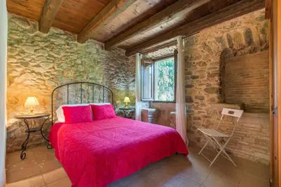 Cama o camas de una habitación en 'La Petita' Cruilles Costa Brava Chic Welcoming Cottage Medieval Village