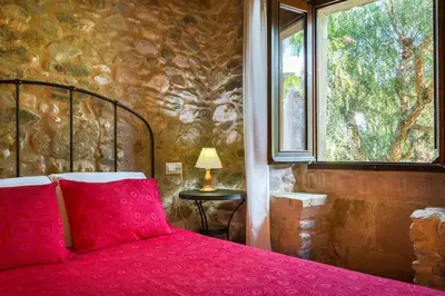 Cama o camas de una habitación en 'La Petita' Cruilles Costa Brava Chic Welcoming Cottage Medieval Village