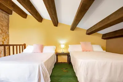 Cama o camas de una habitación en 'La Petita' Cruilles Costa Brava Chic Welcoming Cottage Medieval Village