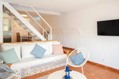 Una televisión o centro de entretenimiento en Casita al lado mar en S'Agaró