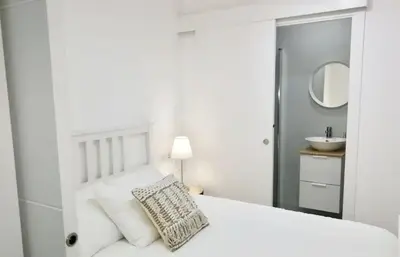 Cama o camas de una habitación en Moderno Loft a 2 minutos de la playa, en pleno centro histórico