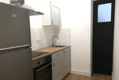 Una cocina o zona de cocina en Moderno Loft a 2 minutos de la playa, en pleno centro histórico