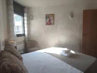 Cama o camas de una habitación en Elegante apartamento con piscina cerca de las playas de la Costa Brava - ES-209-85