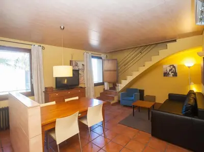 Una televisión o centro de entretenimiento en El Atico de la Muralla en el Centro de Girona