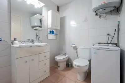 Un baño de Hauzify I Apartament Apolo