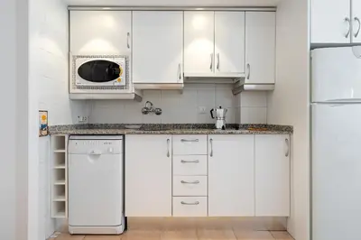 Una cocina o zona de cocina en Hauzify I Apartament Apolo