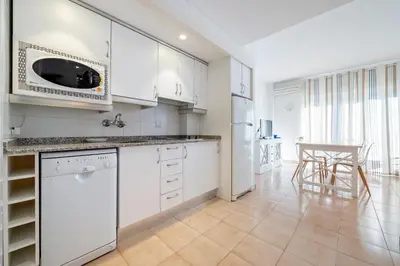 Una cocina o zona de cocina en Hauzify I Apartament Apolo