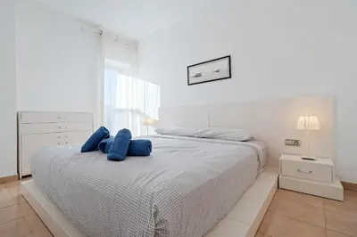 Cama o camas de una habitación en Hauzify I Apartament Apolo