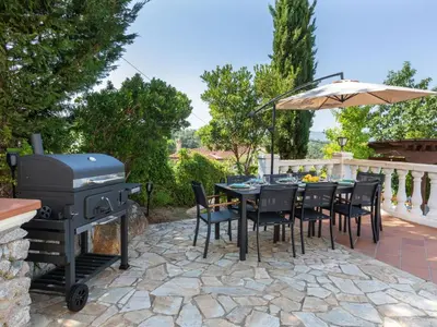 Jardín al aire libre en Holiday Home Can Pau by Interhome