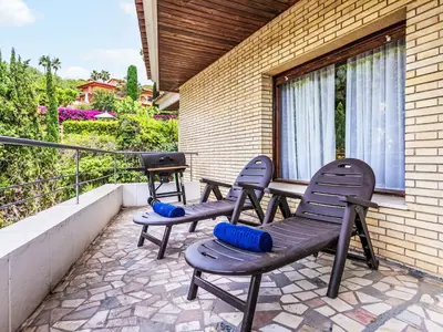 Un balcón o terraza de Holiday Home Bocage by Interhome