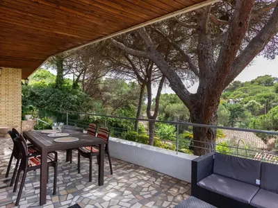 Un balcón o terraza de Holiday Home Bocage by Interhome