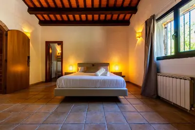 Cama o camas de una habitación en MAS PUIG PIQUÉ - piscina privada, porche, BBQ, y WIFI - 15 PERSONAS