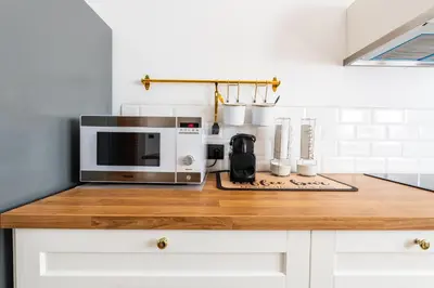 Una cocina o zona de cocina en MAS PUIG PIQUÉ - piscina privada, porche, BBQ, y WIFI - 15 PERSONAS