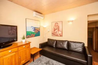 Una televisión o centro de entretenimiento en PELEGRÍ - ONYARAPARTMENT's COM