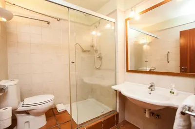 Un baño de PELEGRÍ - ONYARAPARTMENT's COM