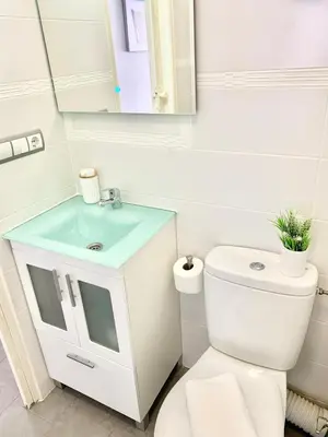 Un baño de LIttle Beach Studio