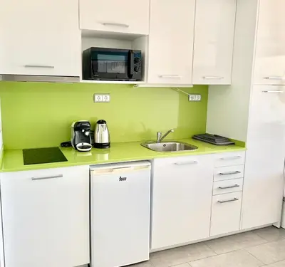 Una cocina o zona de cocina en LIttle Beach Studio